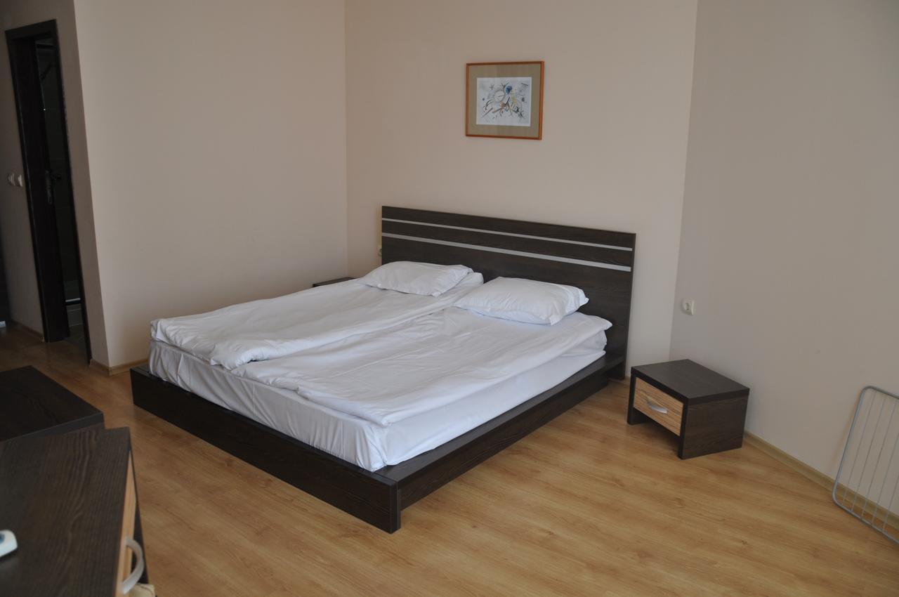 Luxor Apartments Pomorie Esterno foto