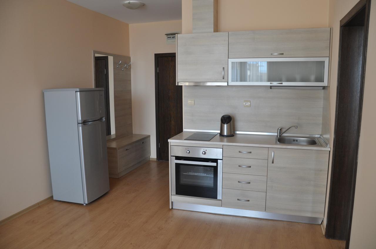 Luxor Apartments Pomorie Esterno foto