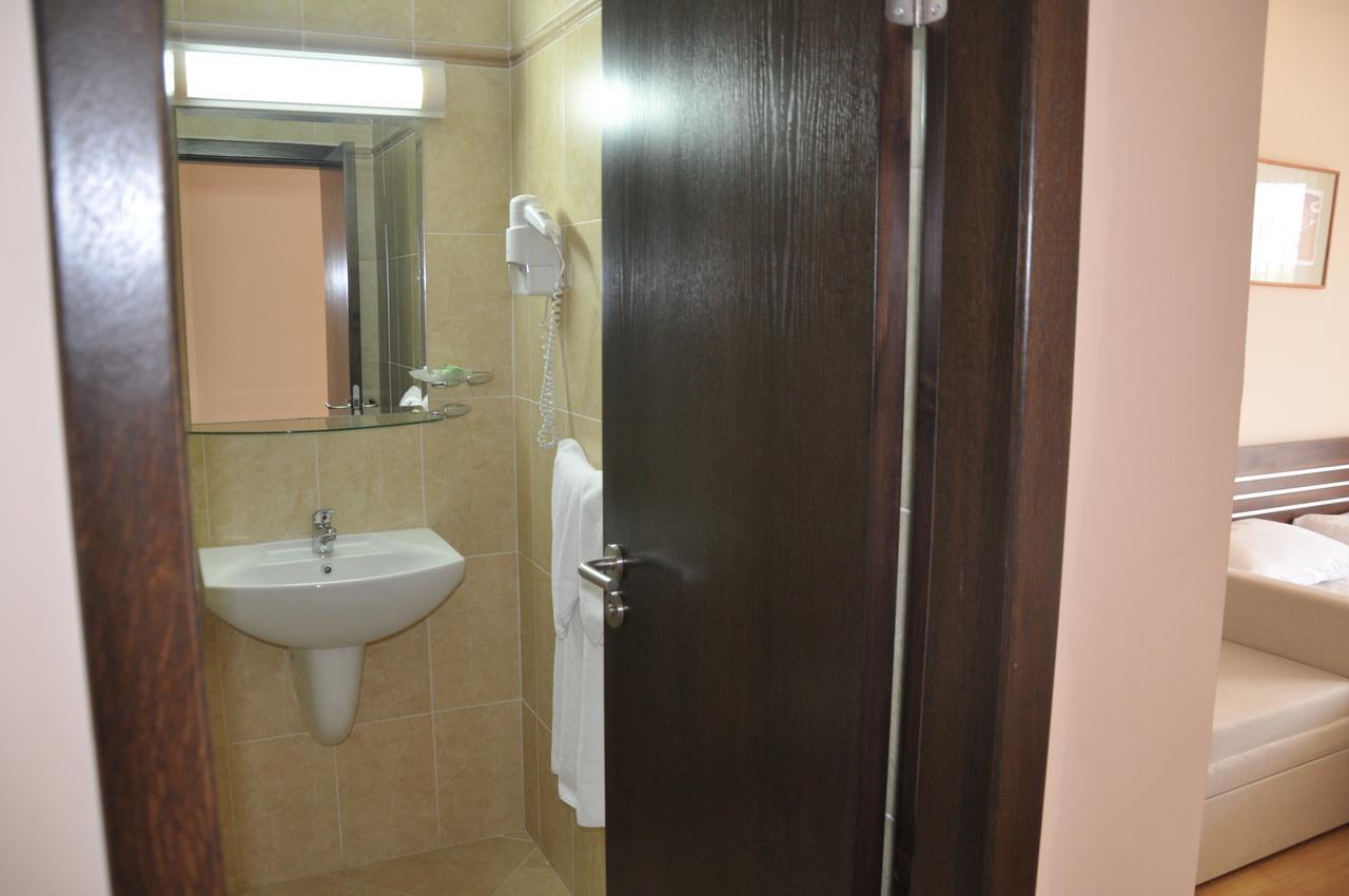 Luxor Apartments Pomorie Esterno foto