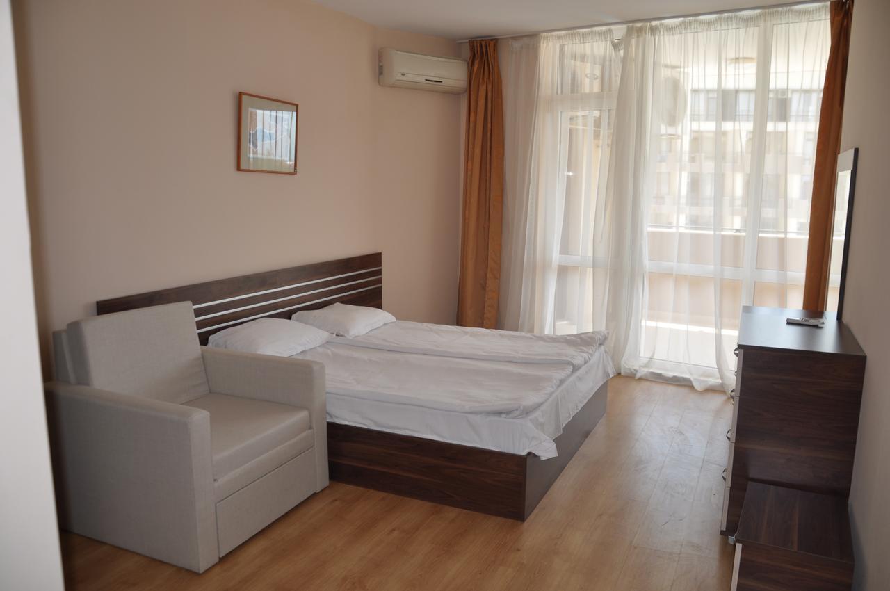 Luxor Apartments Pomorie Esterno foto