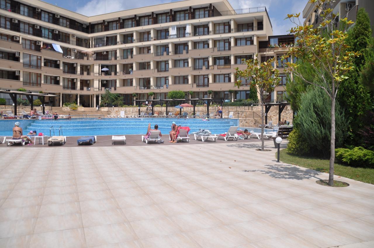Luxor Apartments Pomorie Esterno foto