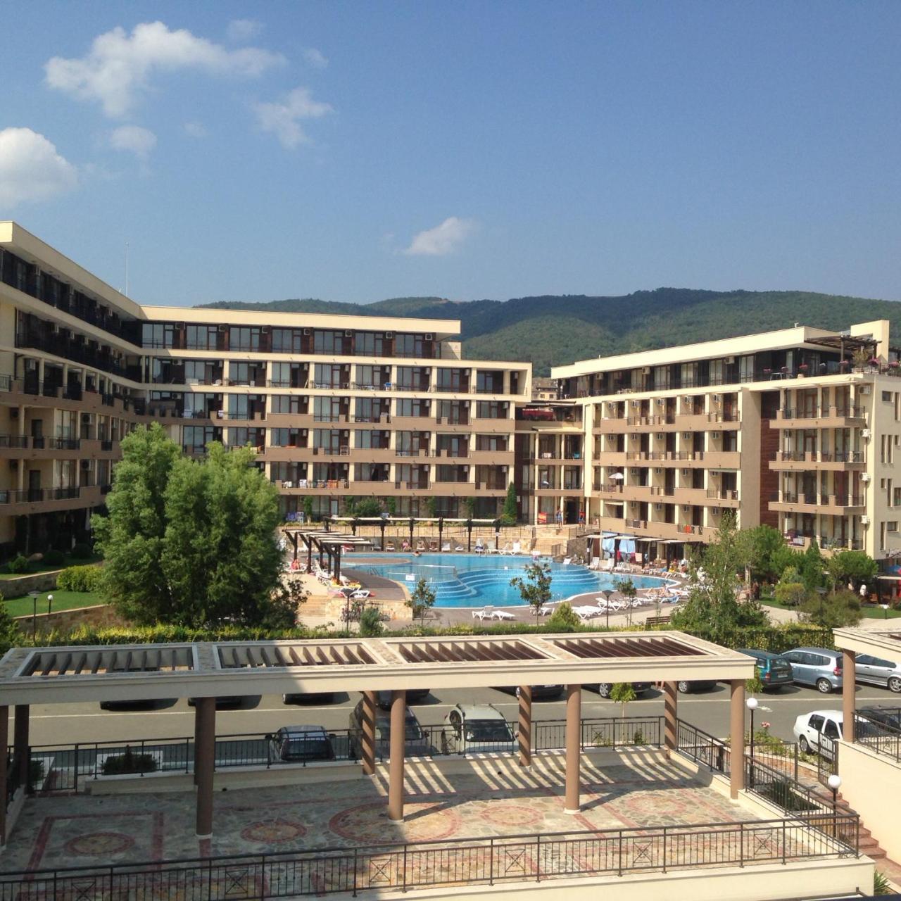 Luxor Apartments Pomorie Esterno foto
