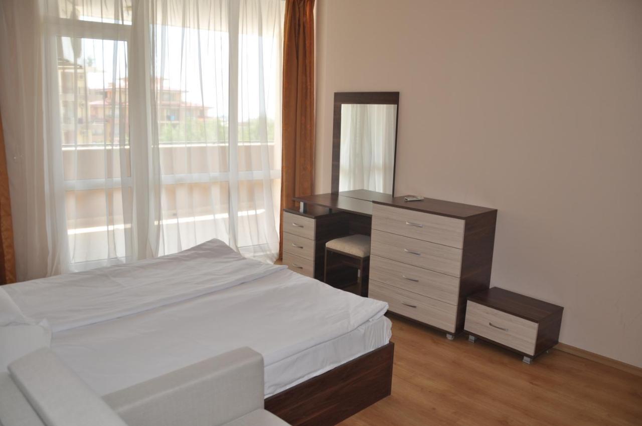 Luxor Apartments Pomorie Esterno foto